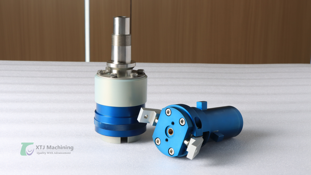 Custom gripper integrating clamping and rotation functions